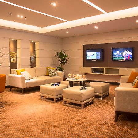 Hotel Dann Carlton Bogota Ngoại thất bức ảnh The lounge at the airport