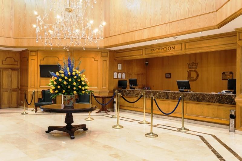 Hotel Dann Carlton Bogota Nội địa bức ảnh Reception desk at the Royal Garden Hotel