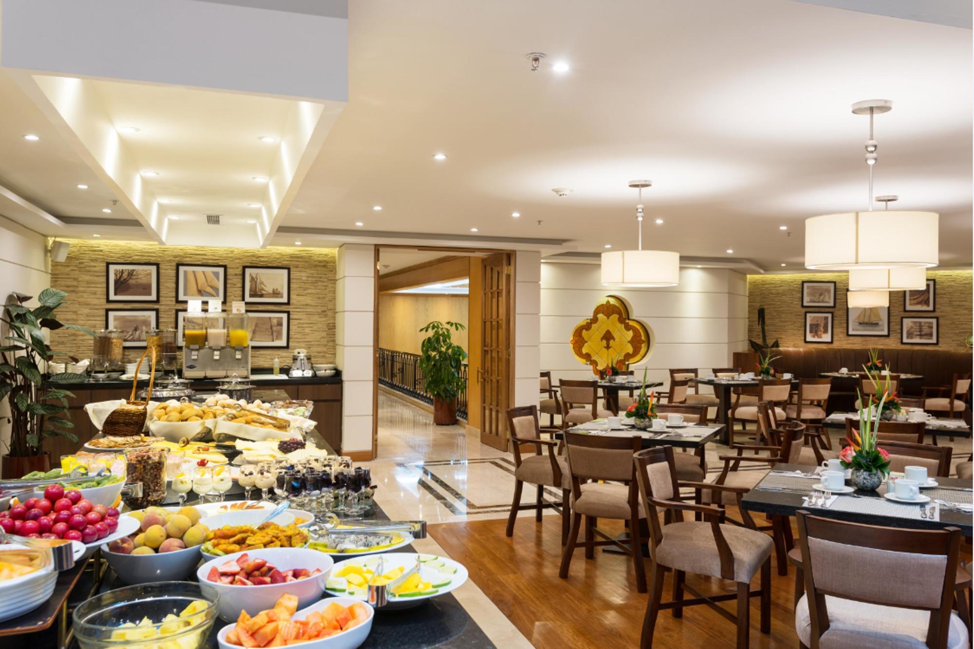 Hotel Dann Carlton Bogota Ngoại thất bức ảnh The Club Lounge at the airport